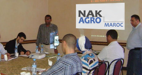 Session de formation NAK AGRO MAROC, avec échanges autour d’une table
