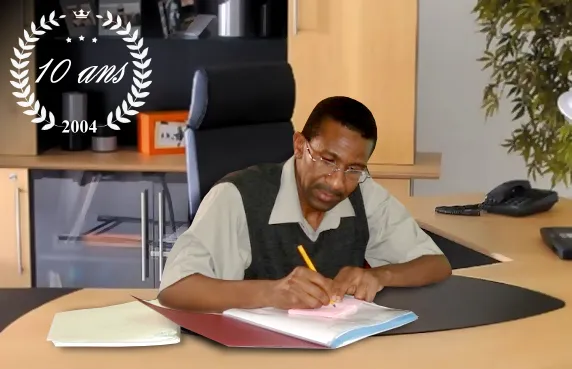 Le directeur de NAK AGRO MAROC à son bureau, photographie d’archive