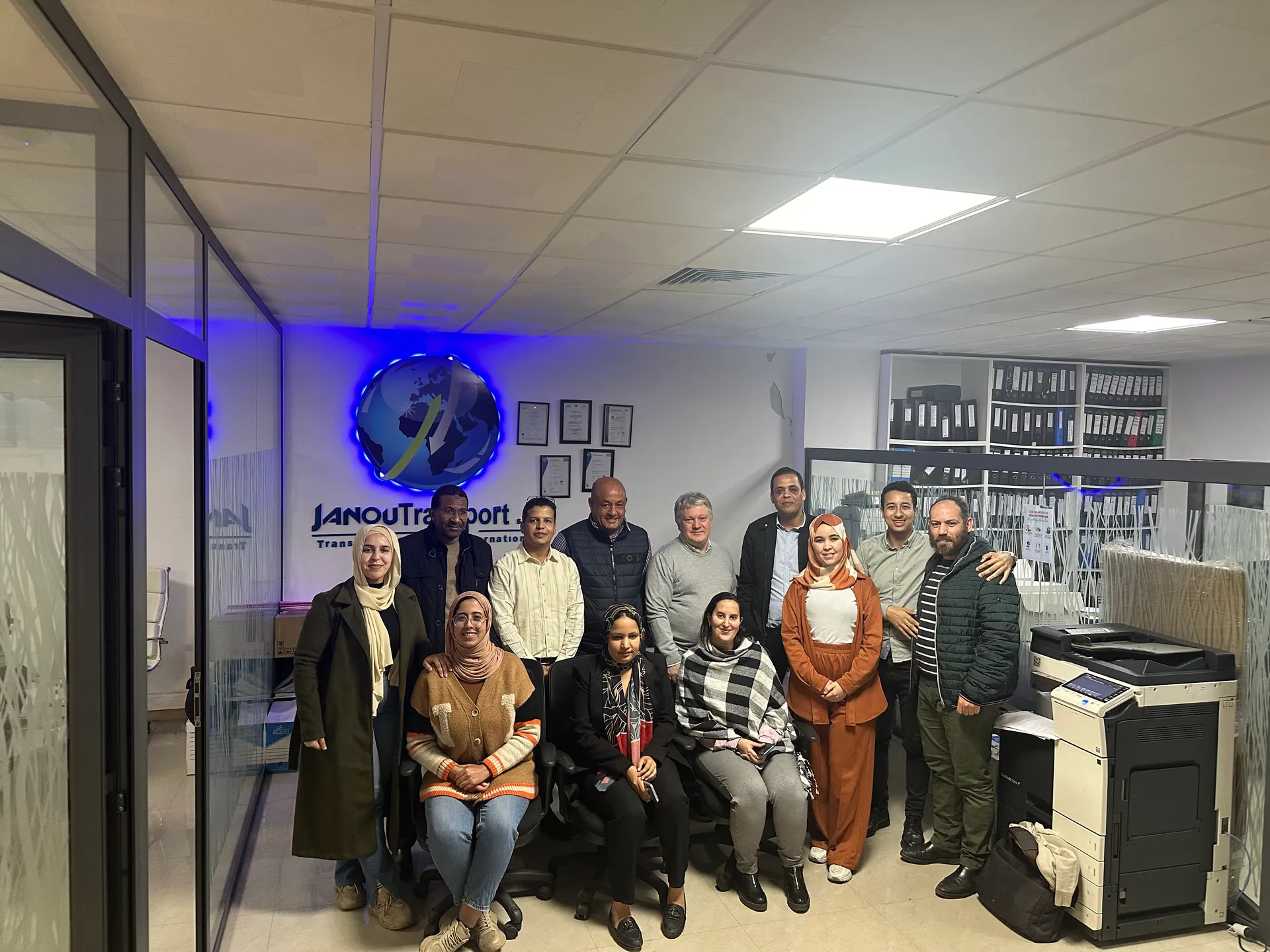Photo de groupe lors d’un audit chez Janou Transport